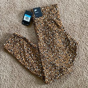 Nike Leopard Tight Fit legging